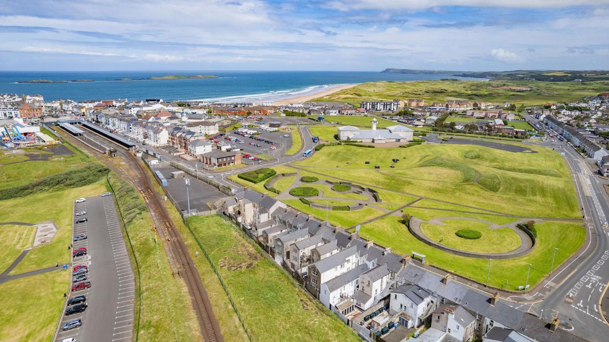 Ferienwohnung 6 Dunluce Park - Portrush By The Sea Exterior foto